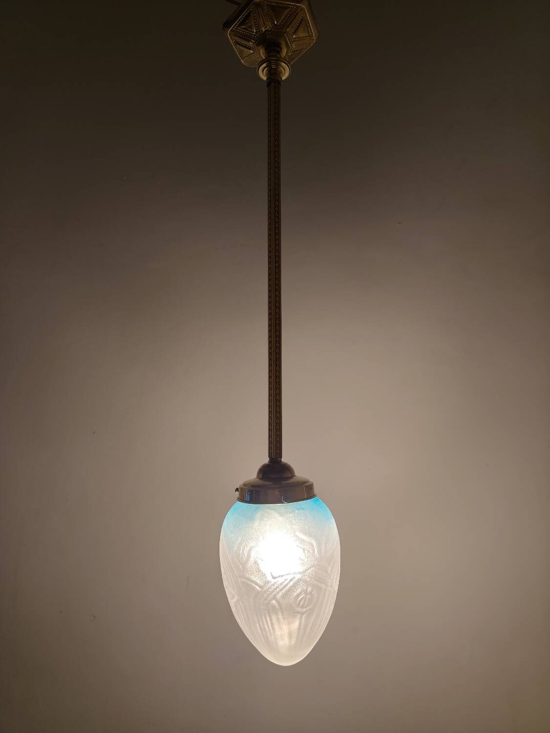 Lámpara "Art Nouveau" de latón y cristal. España, 1930s.