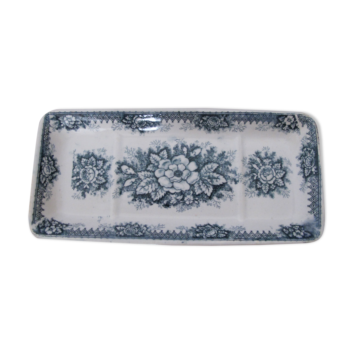 Plat en faïence Saint Amand