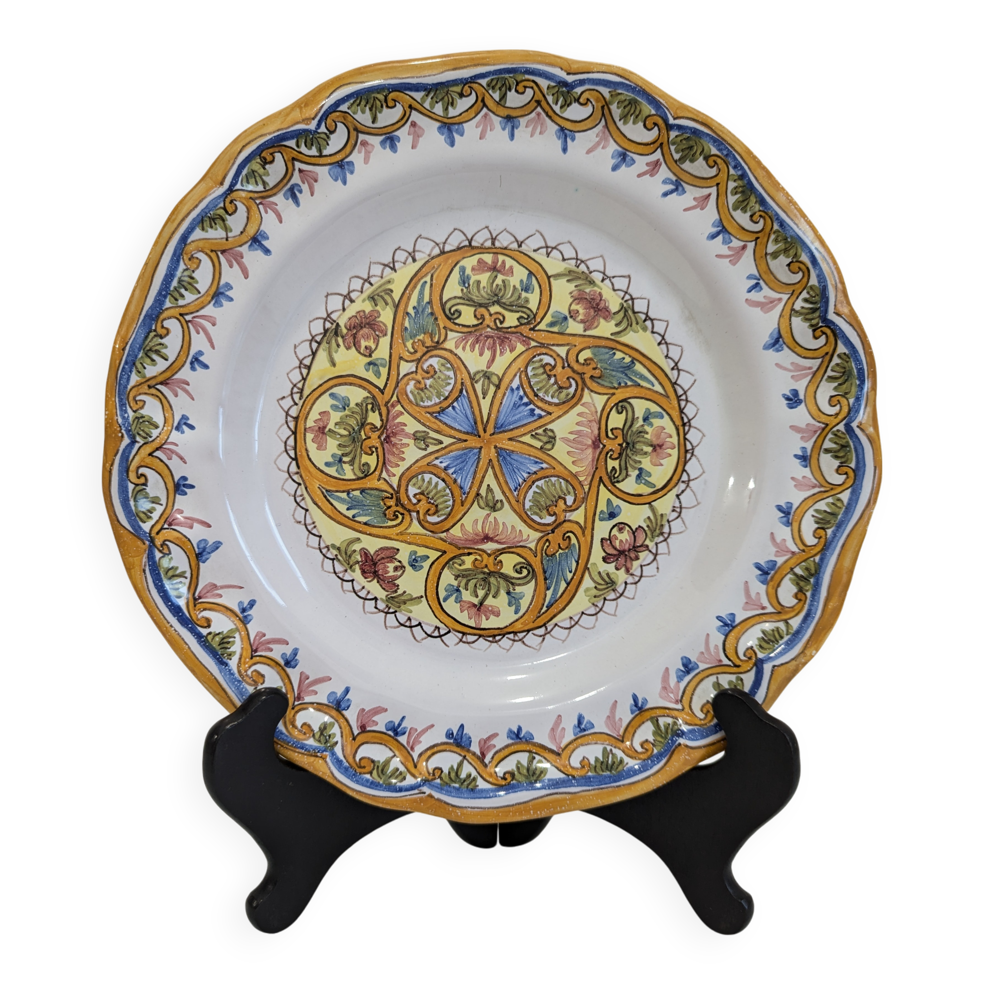 Decorative plate with Celtic motifs