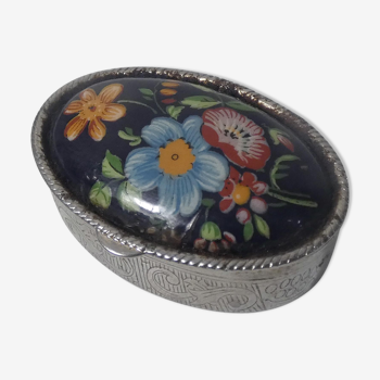 Enamelled pill box