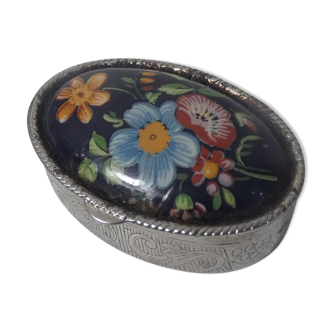 Enamelled pill box