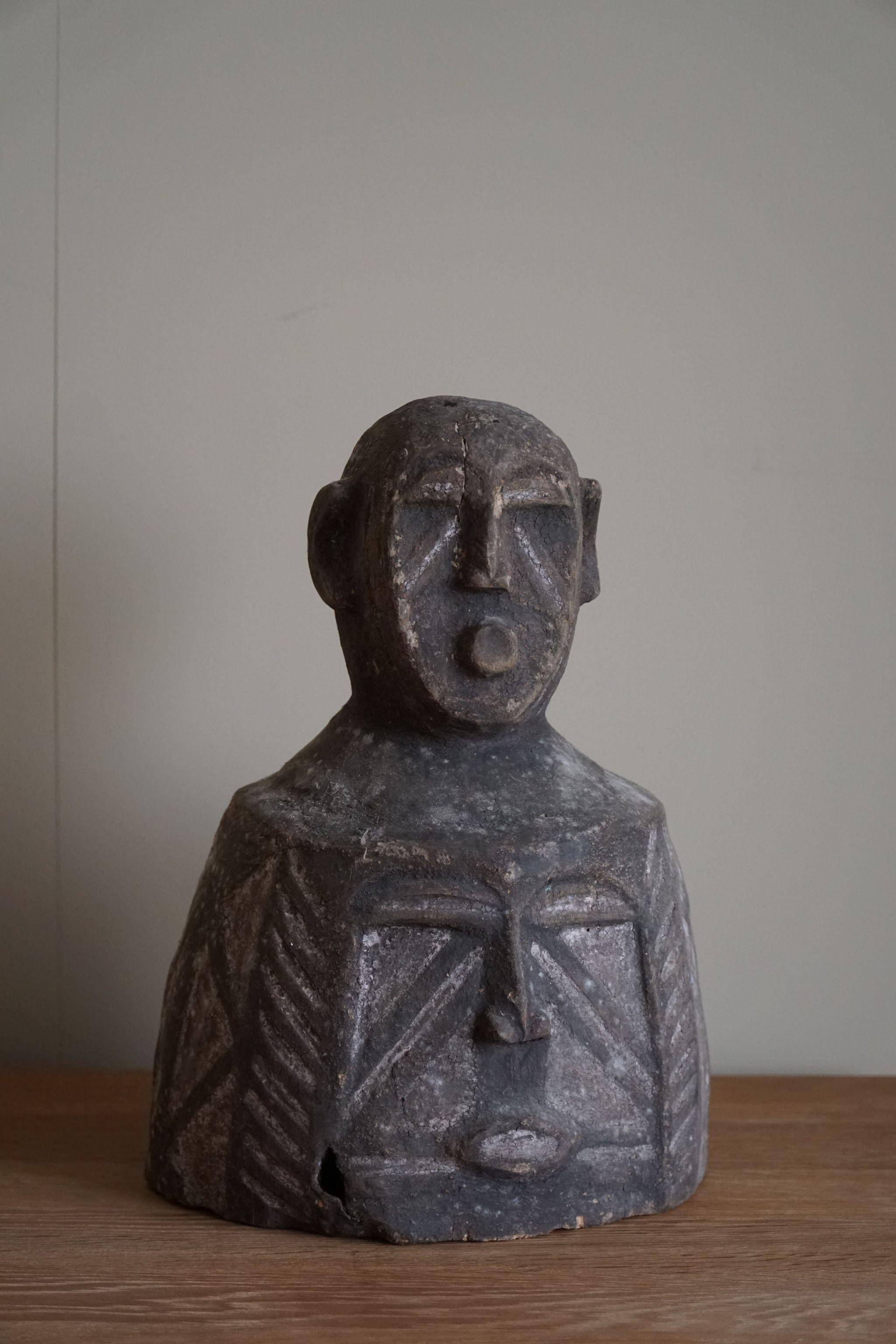 Mid-century decorative African wooden sculpture, made in the 1940s-50s.