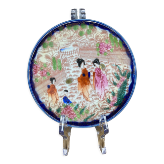 Fine Japanese porcelain saucer or saucer