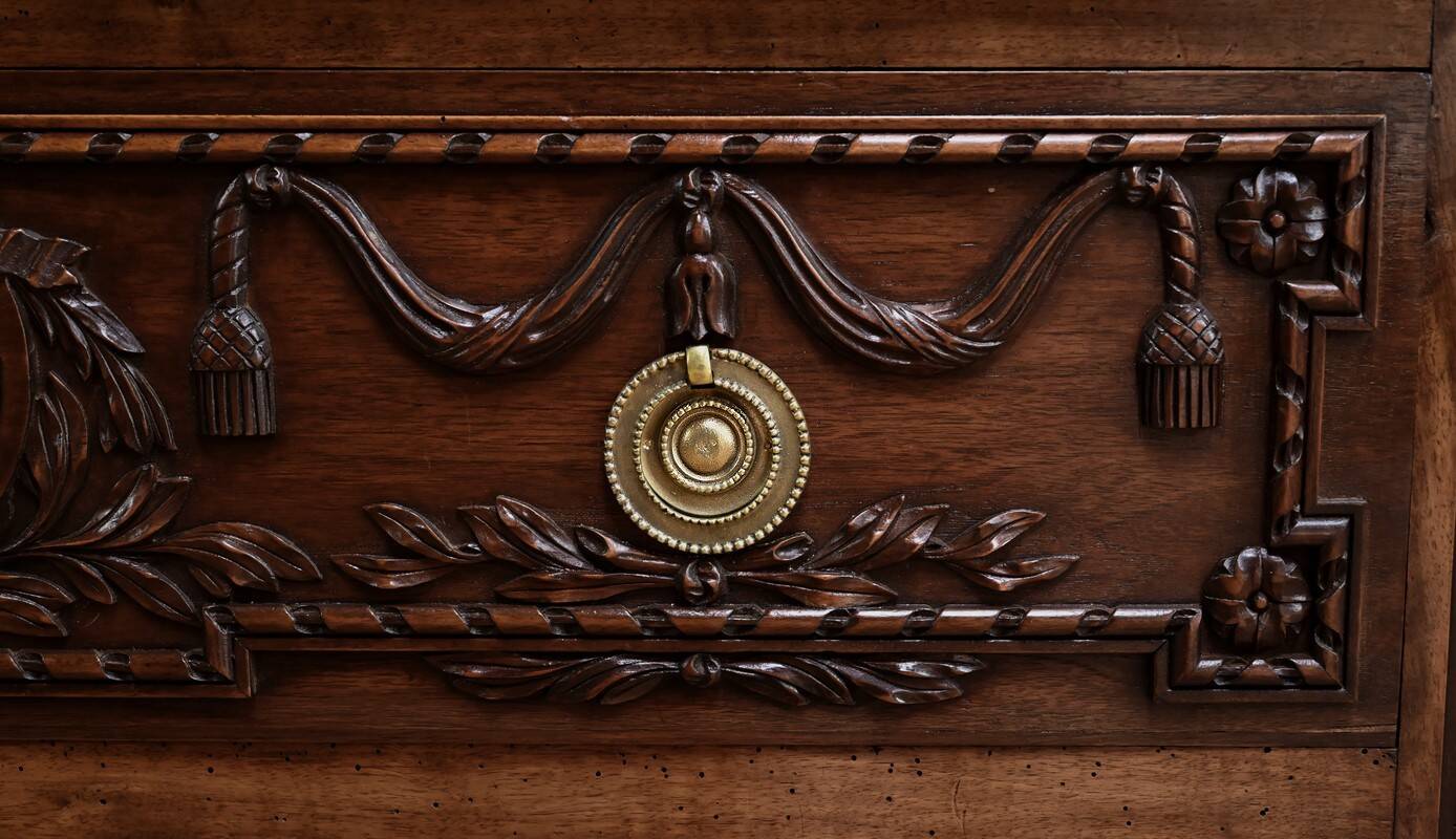 Walnut chest of drawers, Louis XVI style – Mid-20th century
