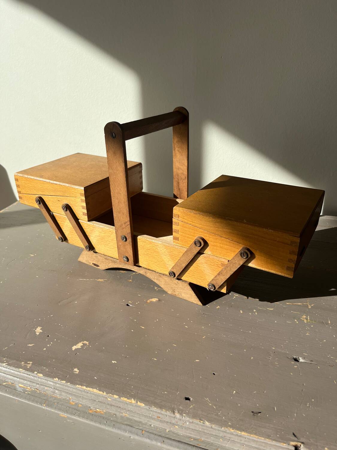 Wooden sewing box - worker