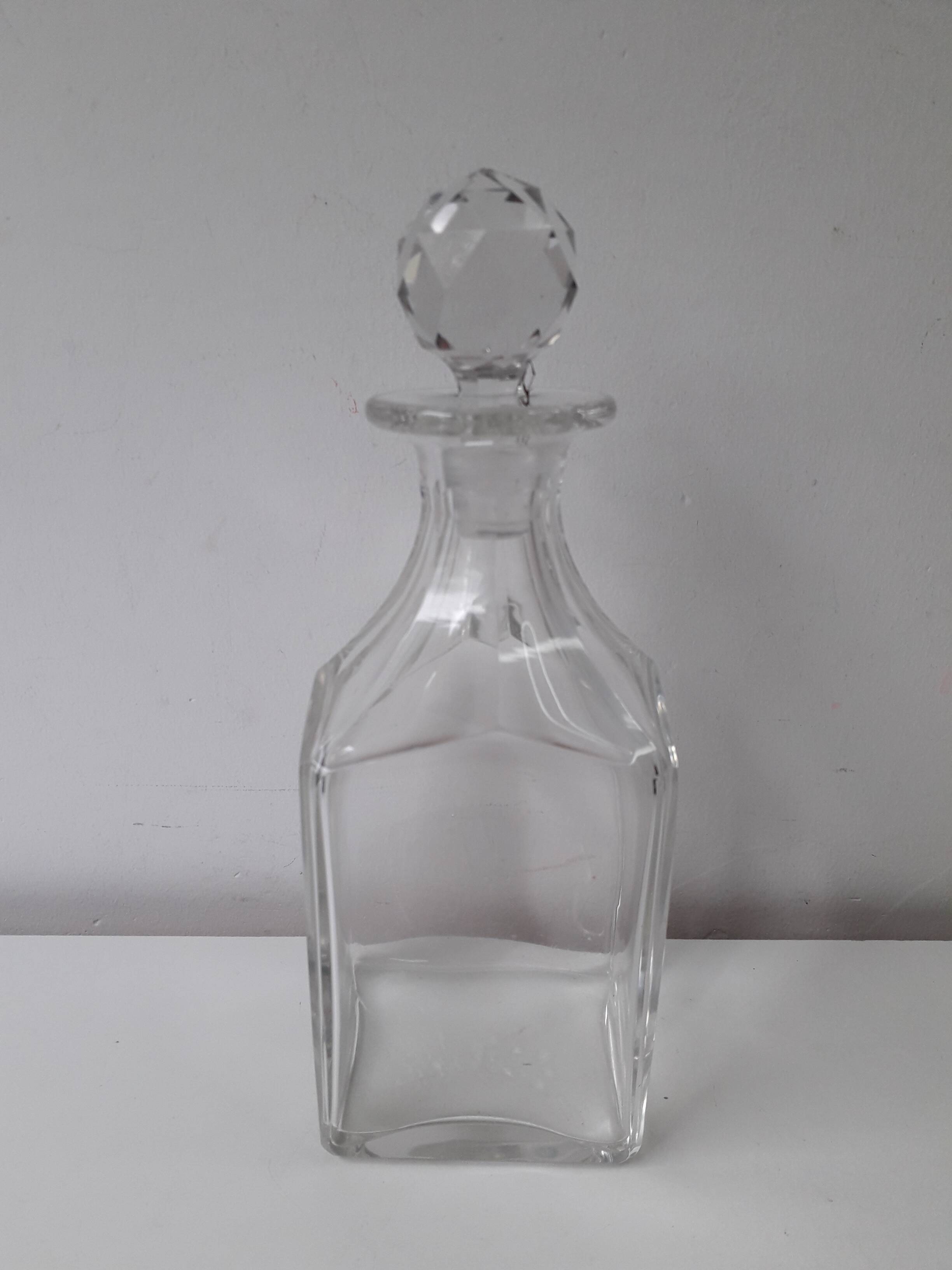 Whisky or liqueur carafe in cut Baccarat crystal.
