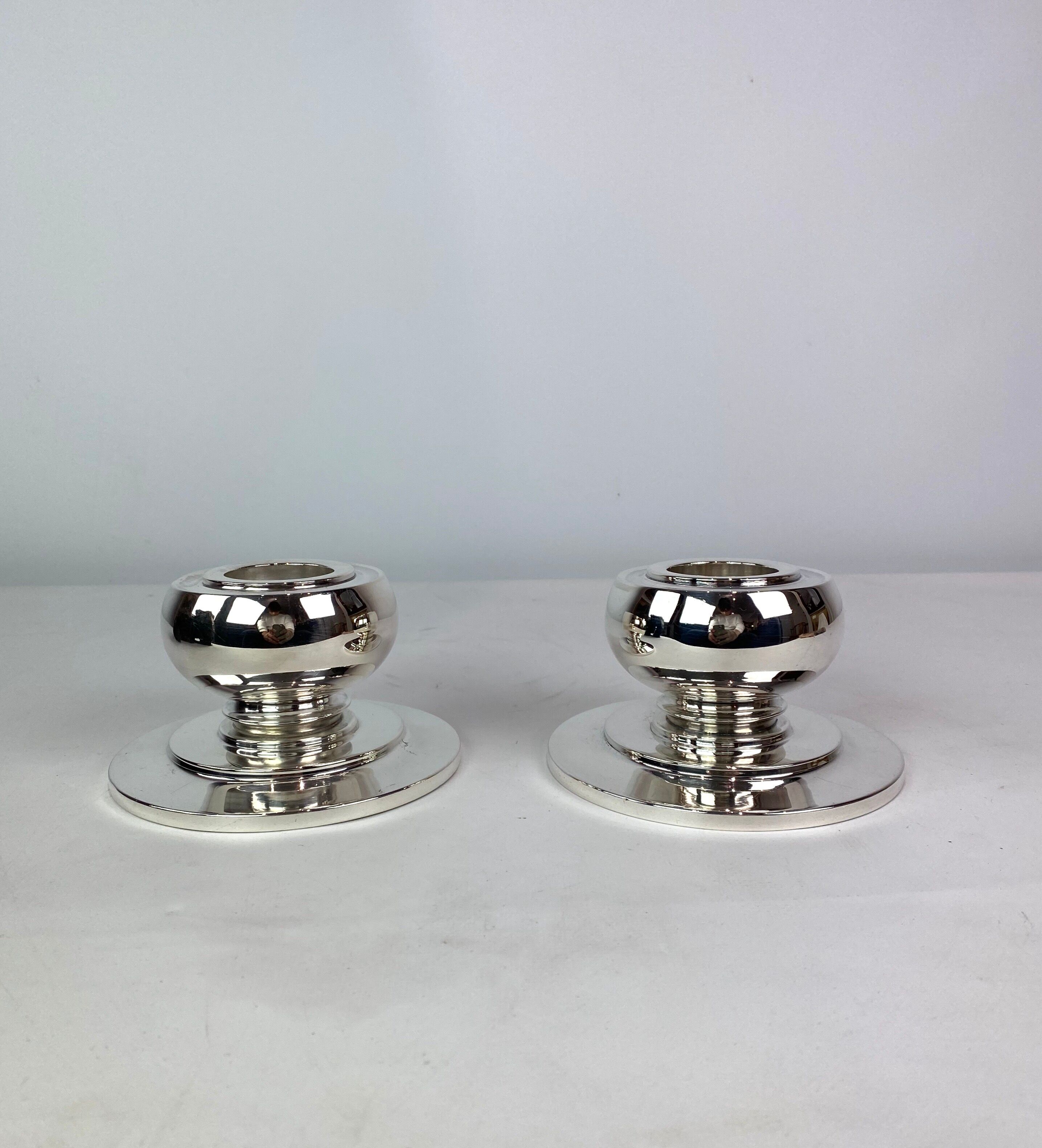 Set of two low candlesticks of 925 sterling and hallmarked silver, 1930s