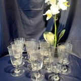 Set of 10 red wine glasses with engraved rotating decoration