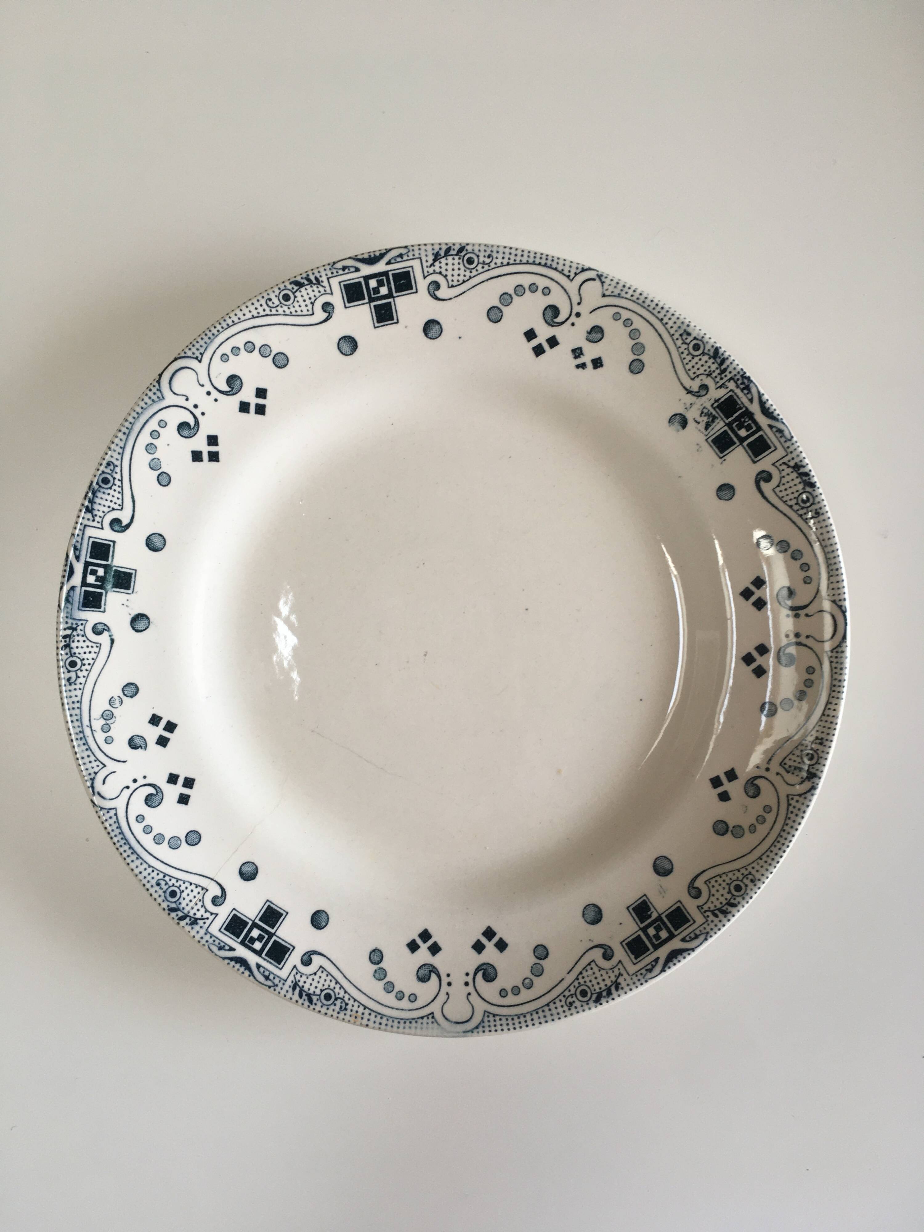 8 plates Moroccan model in earthenware - French manufacture