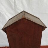 Showcase to pose nineteenth century walnut