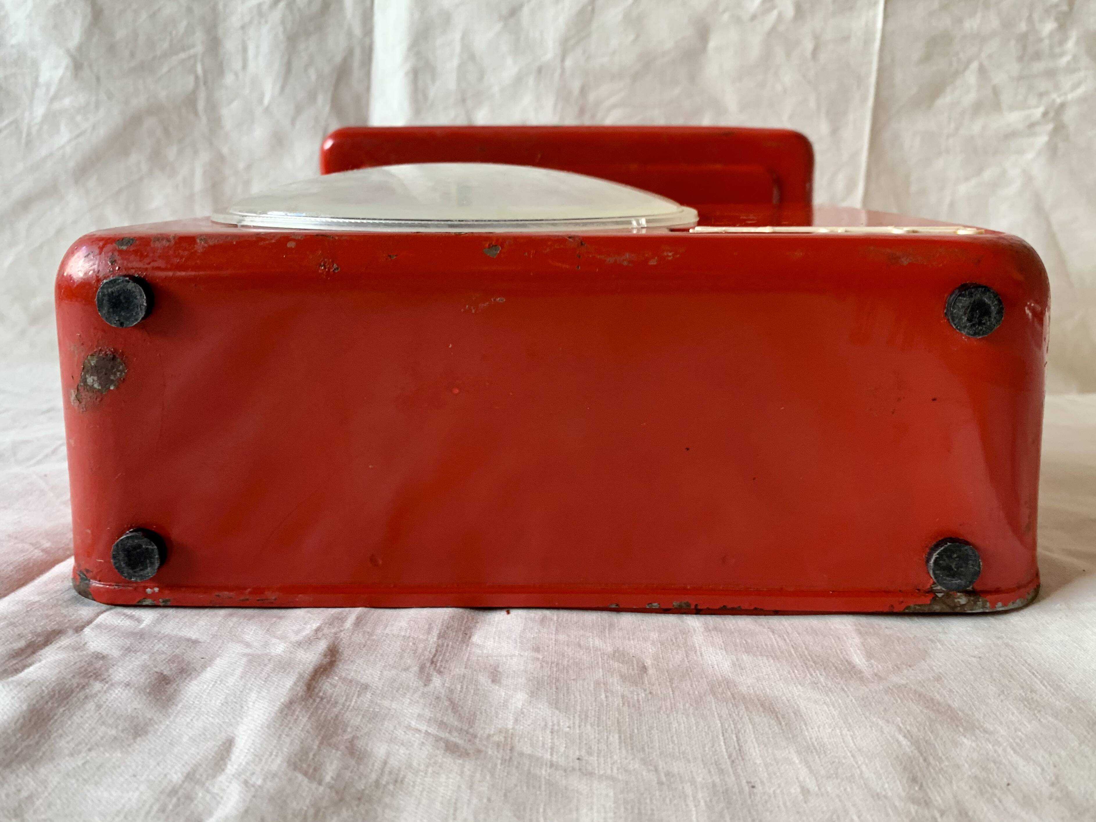 Stube vintage red lacquered metal kitchen scale - force 10