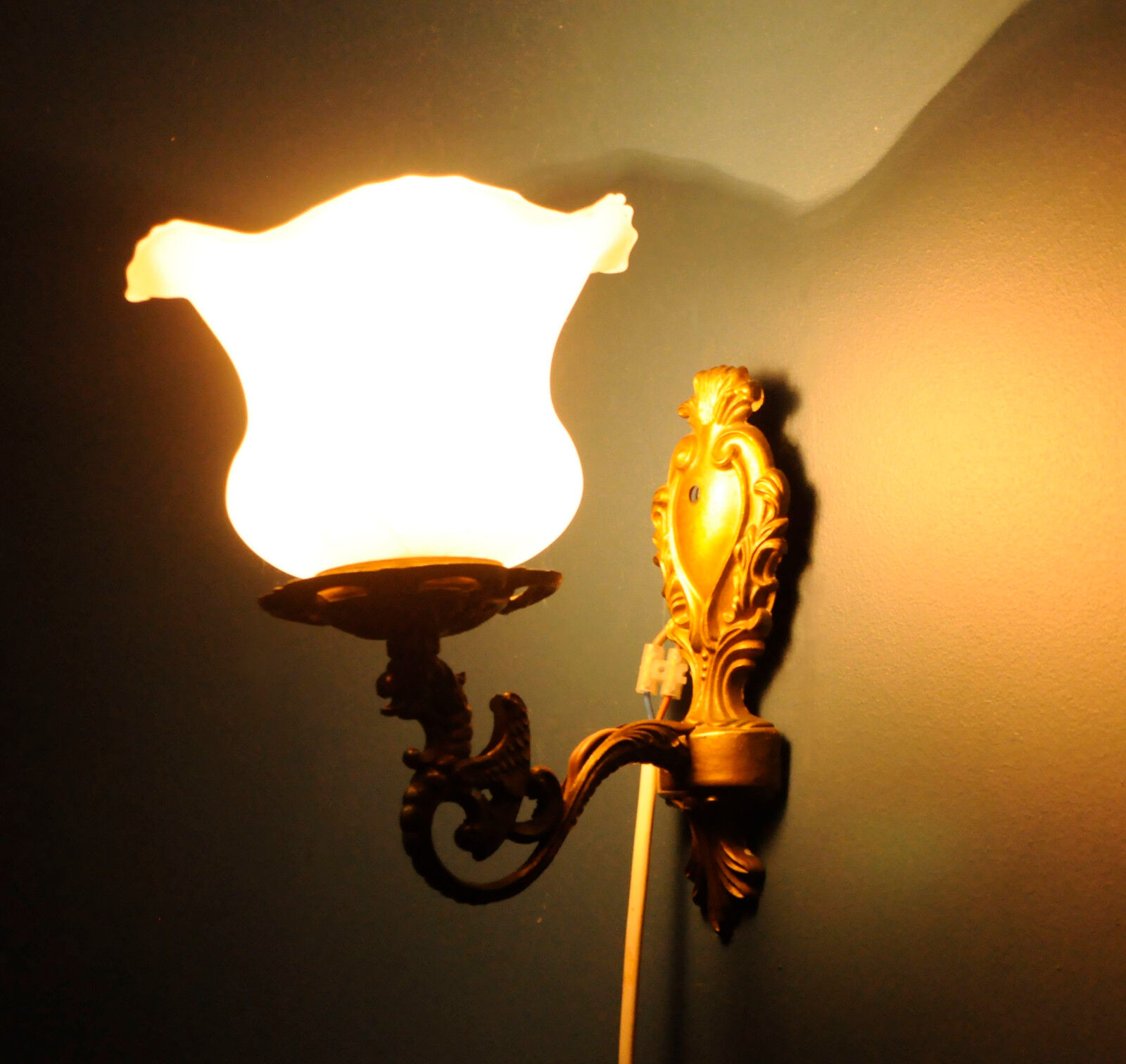 Art Deco wall lamp, brass and glass