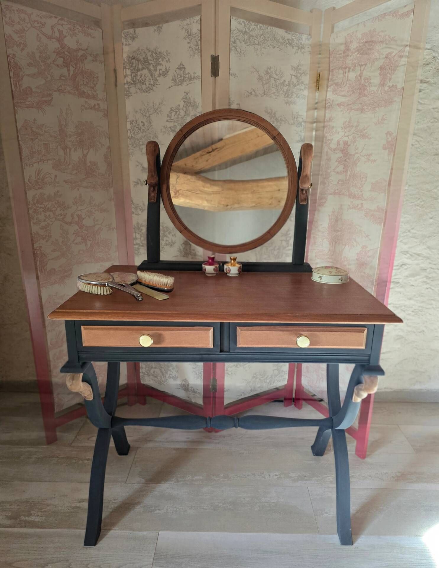 Coiffeuse à têtes de cygne