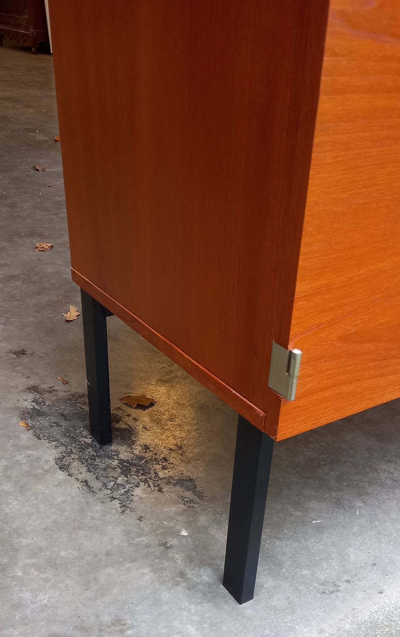 Sideboard Pierre Guariche Meurop modèle 1293 en Teck