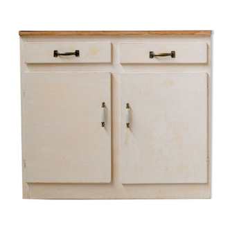 White furniture mado