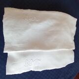 Nappe en trés fin coton ,  ivoire clair , 2 monogrammes LH .