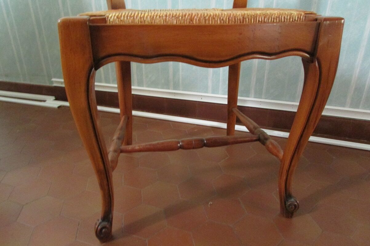 Extendable table and 4 straw chairs, cherry wood