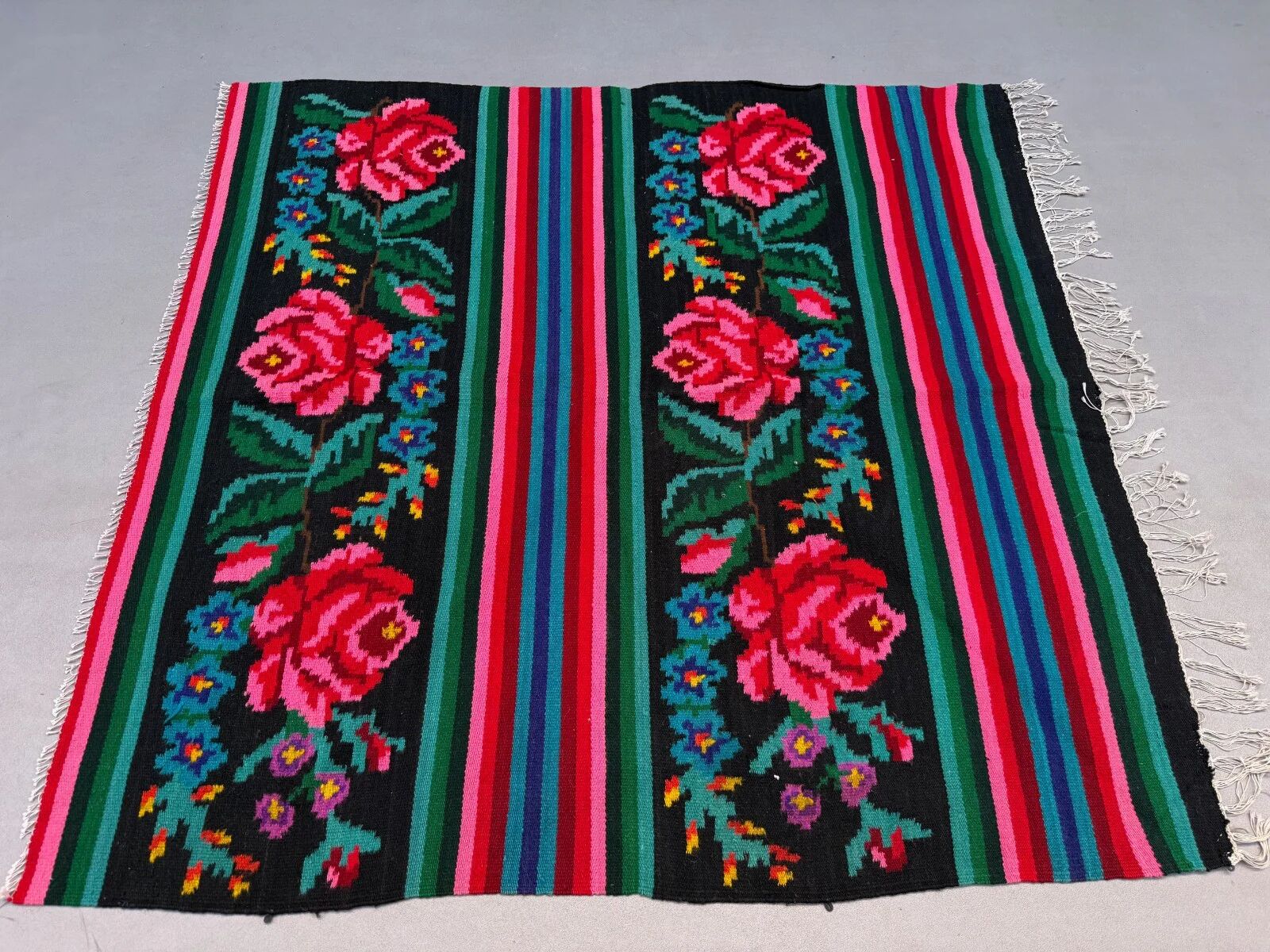Vintage Moldovan square kilim 130x135 cm kelim wool rug medium 2549