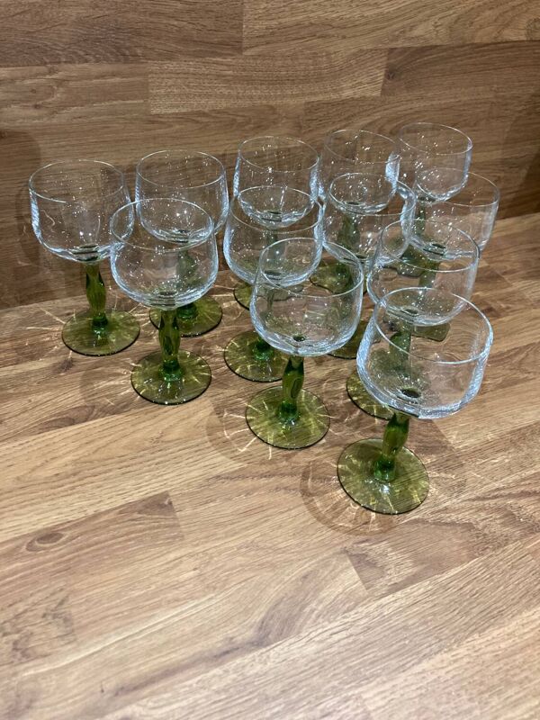 Verres à pied vintage pied vert