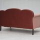 Canapé 2 places danois des années 1950, velours de mobilier rose saumon, pieds en bois de chêne.