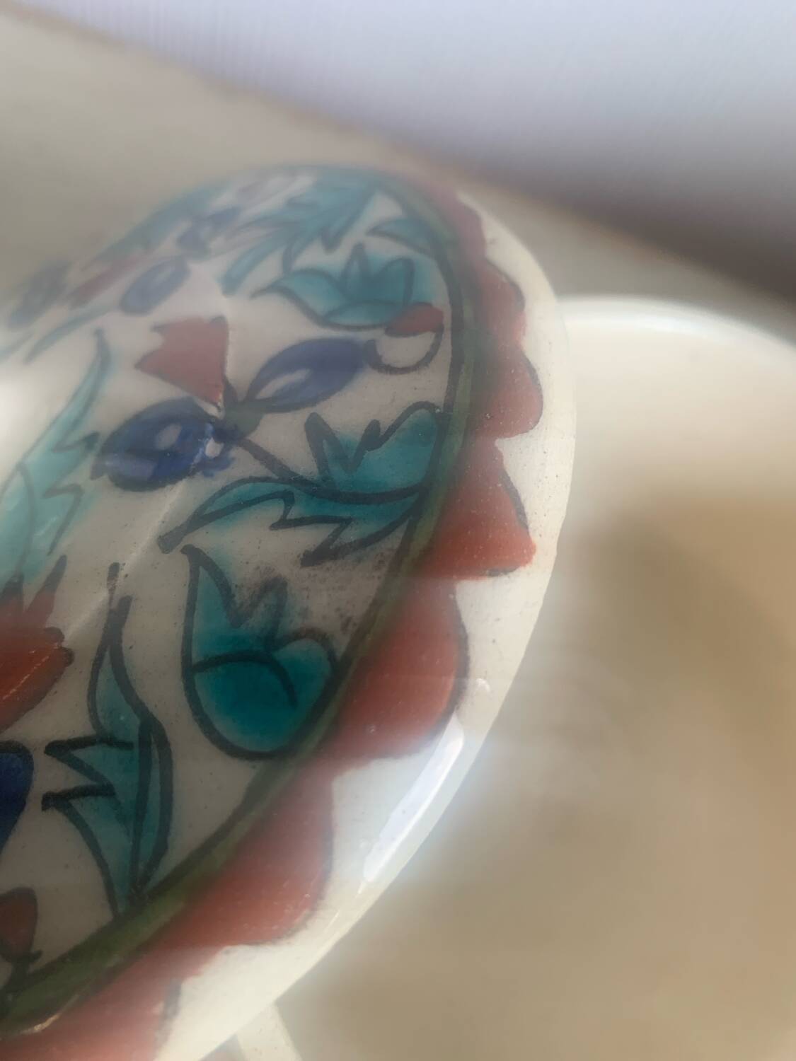 Glazed ceramic bonbonnière, hand-painted floral decoration.