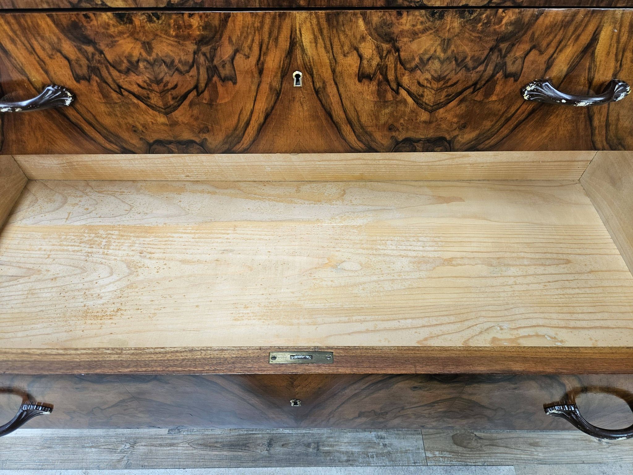 Art Decò chest of drawers from the 1940s in mahogany and briar