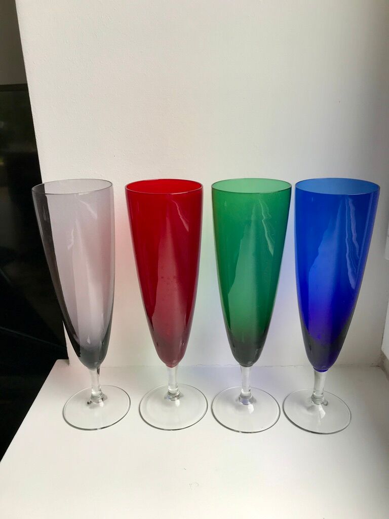 Set of 4 champagne flutes in colored glass 70s