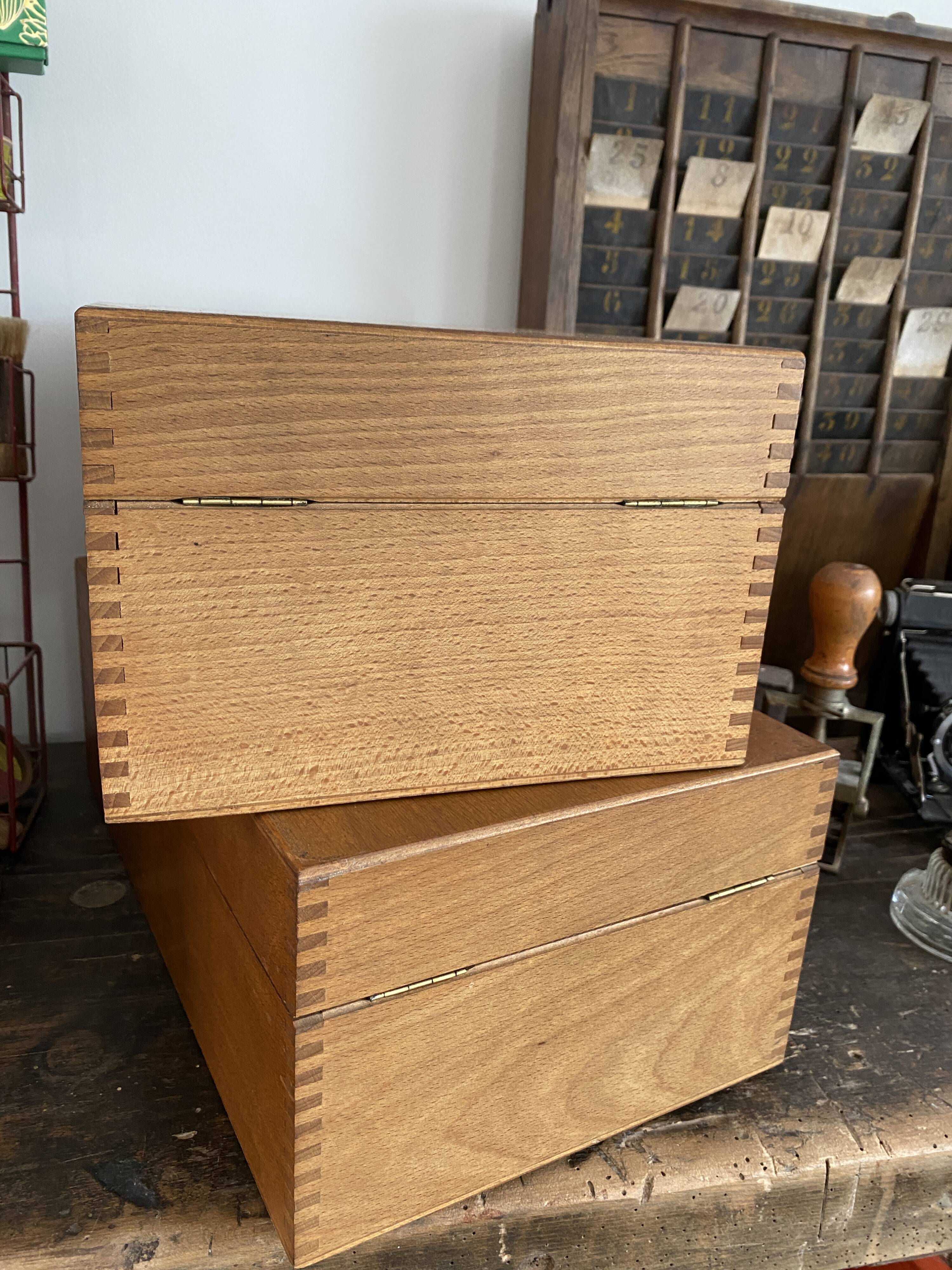 Set of 2 wooden plug boxes