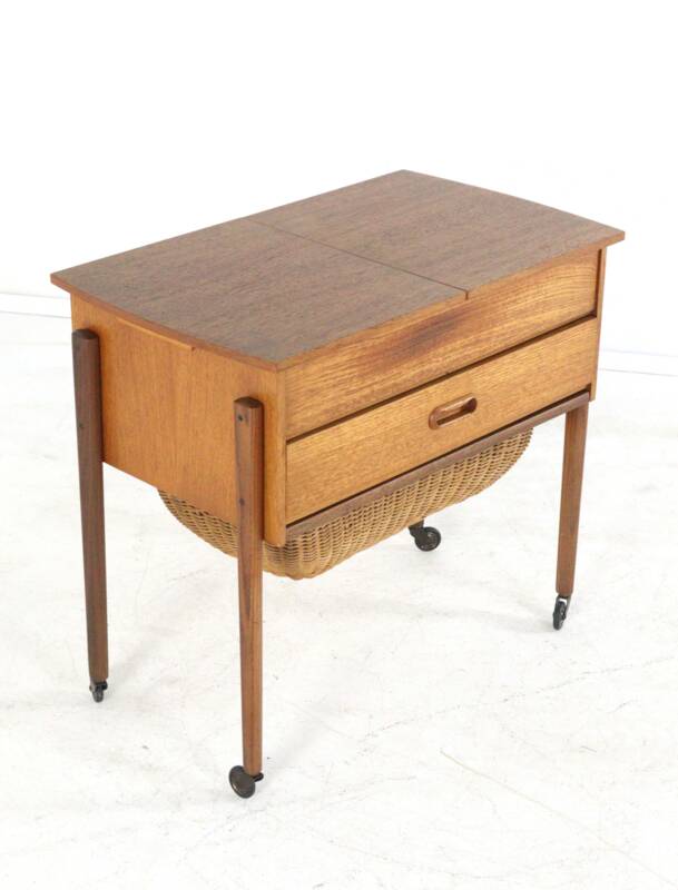 Table d'appoint / boîte de rangement pour bijoux