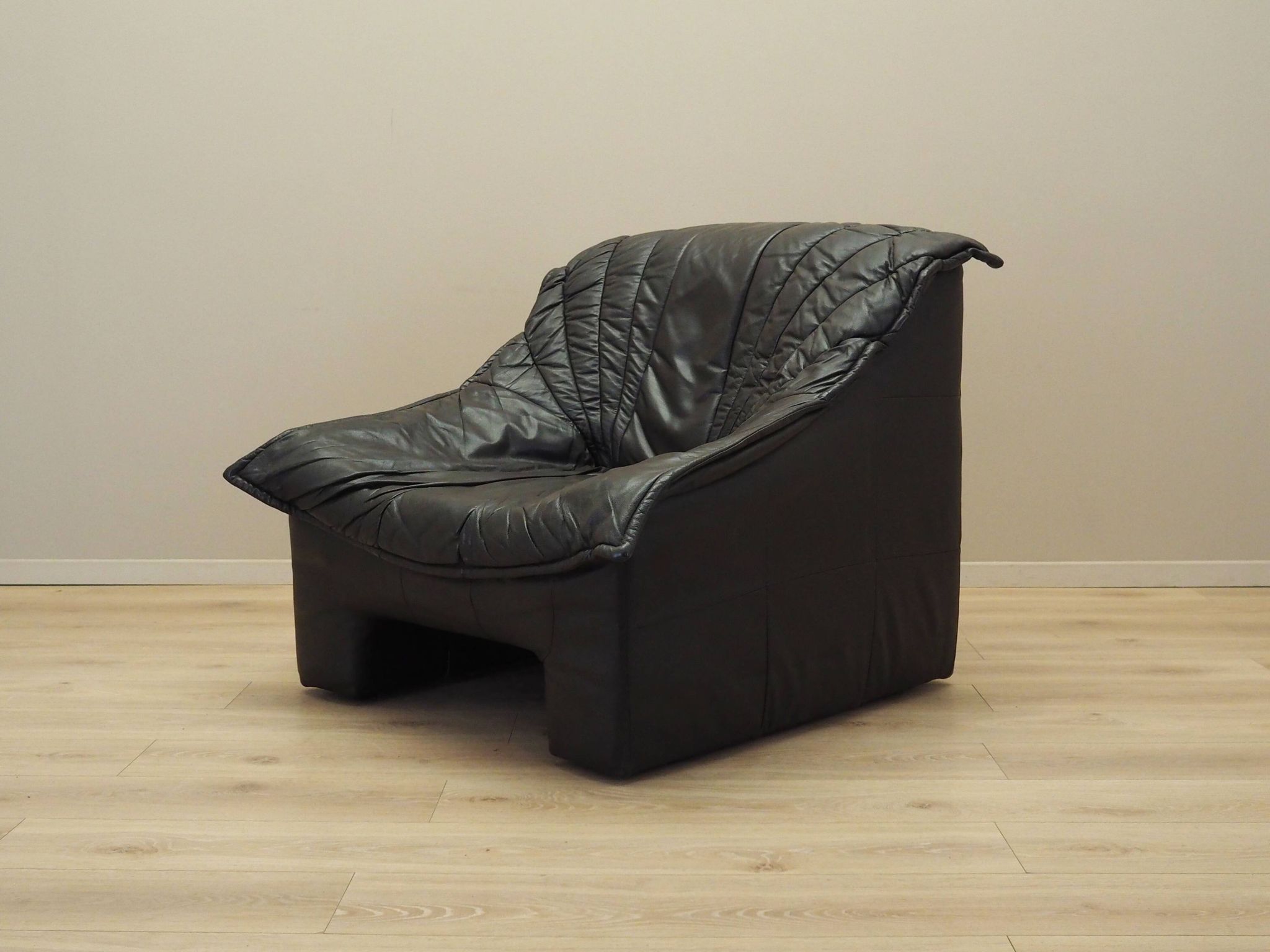 Leather armchair, Italian design, 1960s, production: Italy