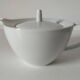 Graphic teapot in white porcelain with a minimalist design.