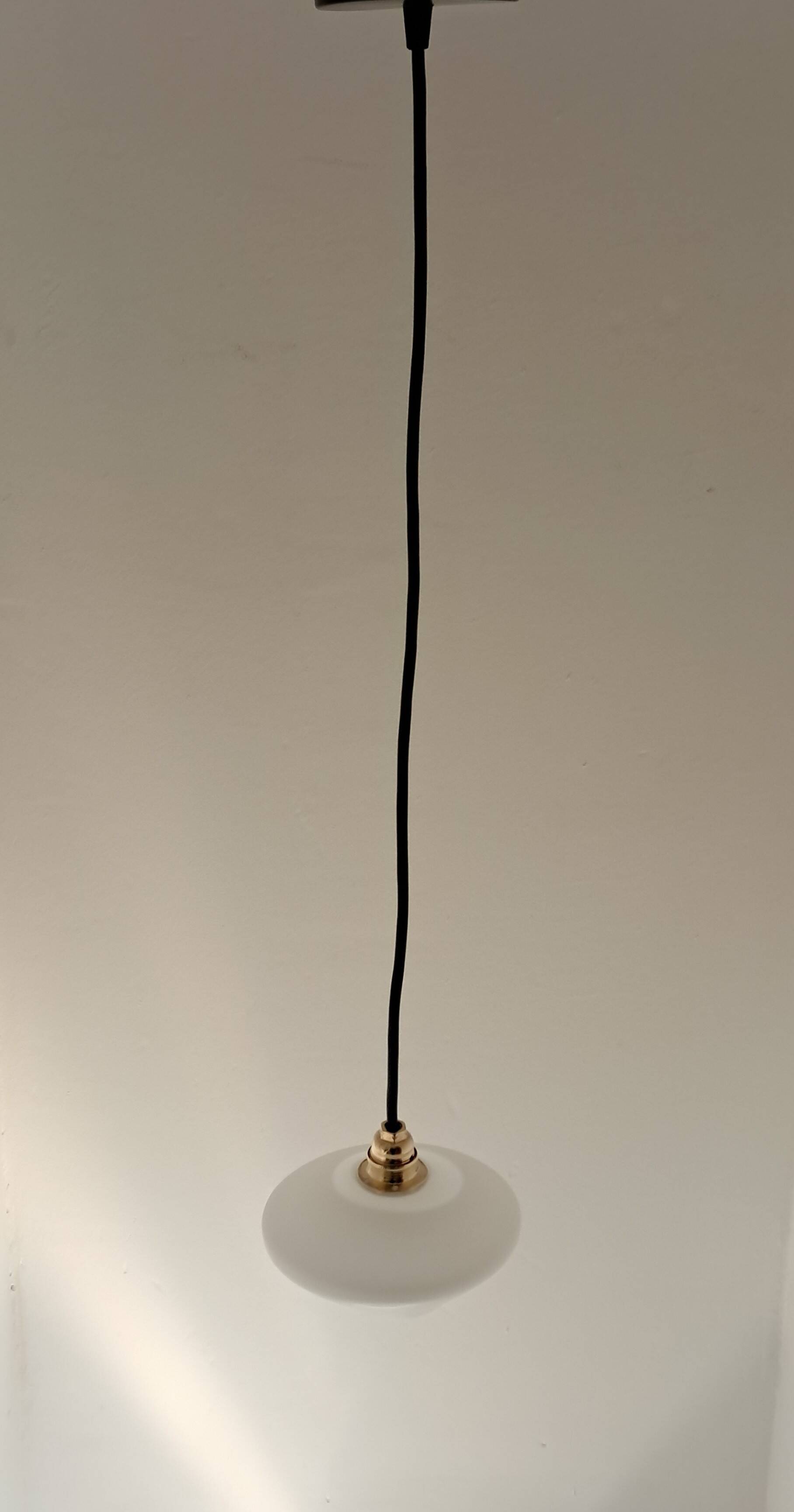 Adjustable suspension in white opaline