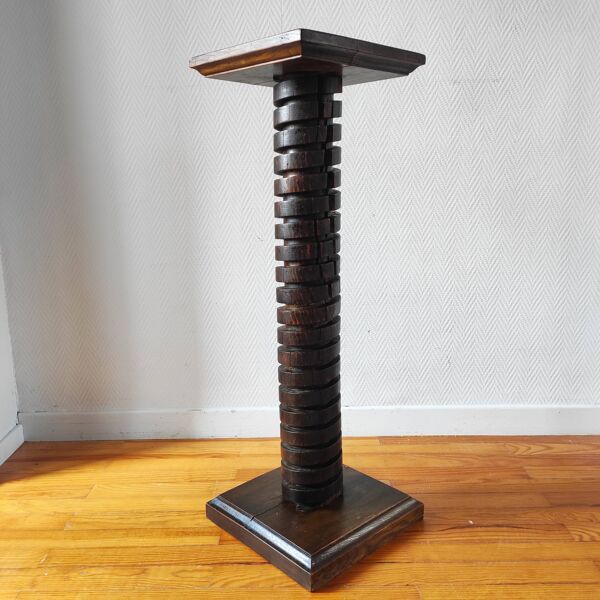 Colonne brutaliste – ancienne vis de pressoir bourguignon
