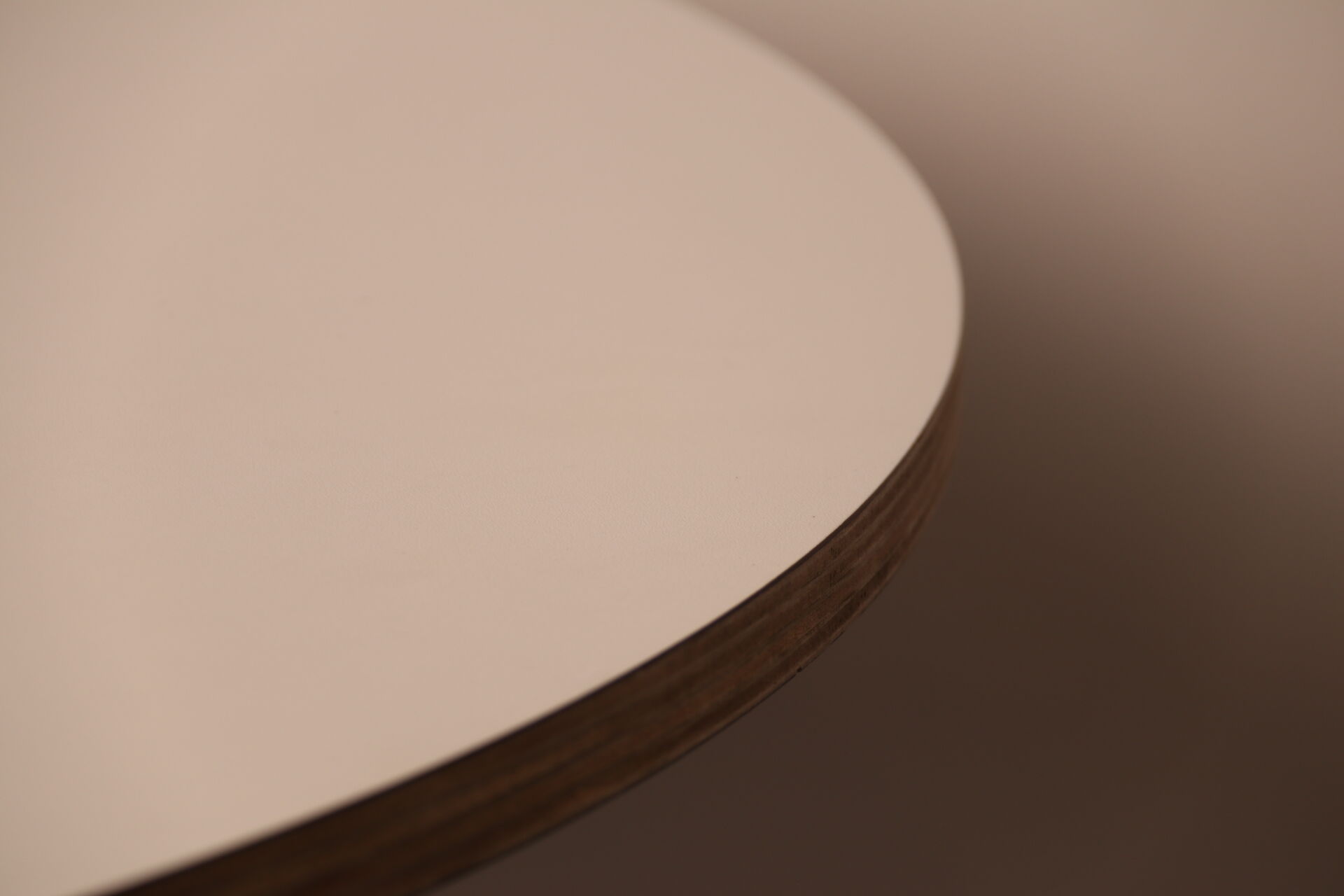 Table basse avec pied tulipe blanche - années 1960