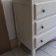Commode vintage blanc cassé