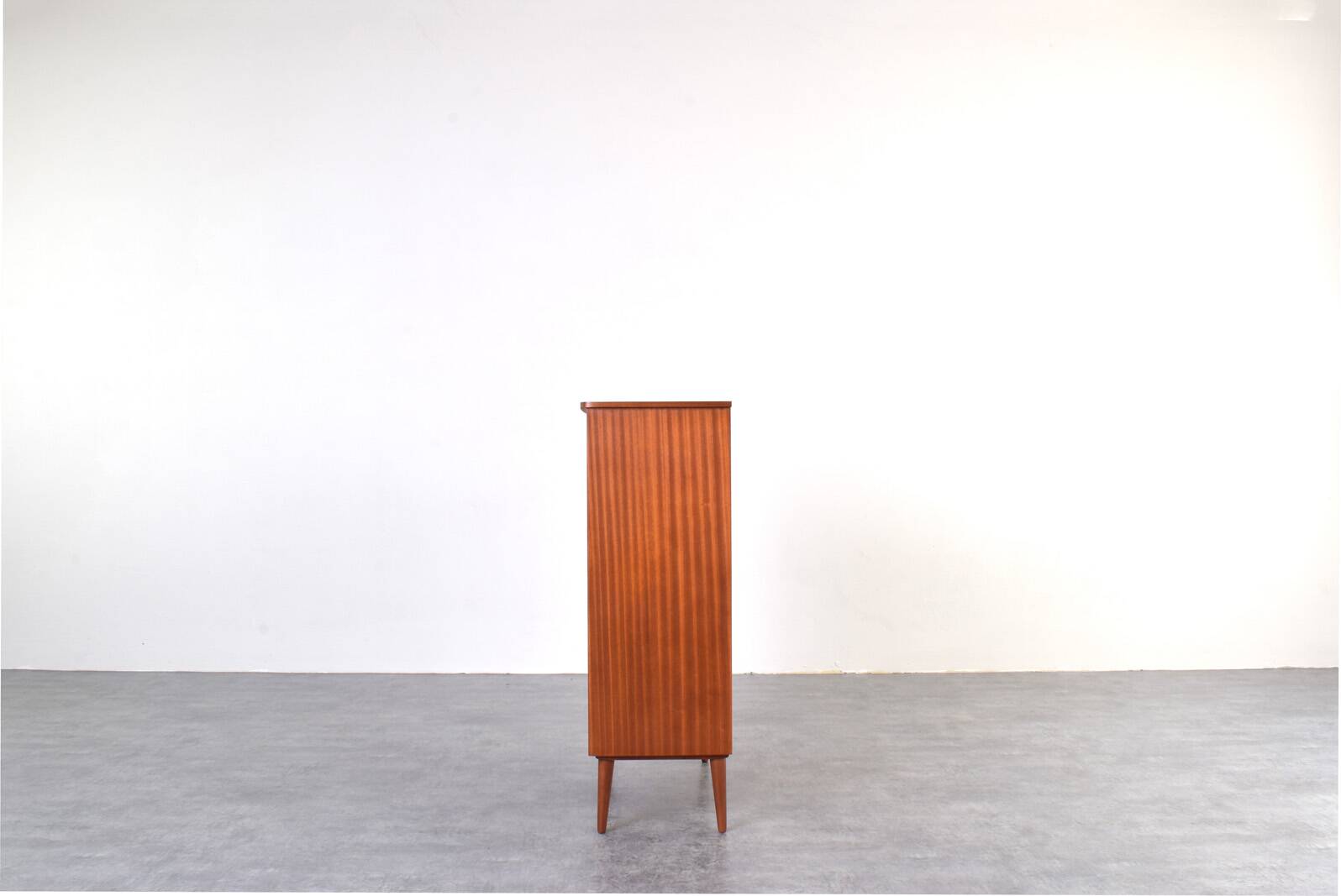 Commode en teck danois des années 1960.
