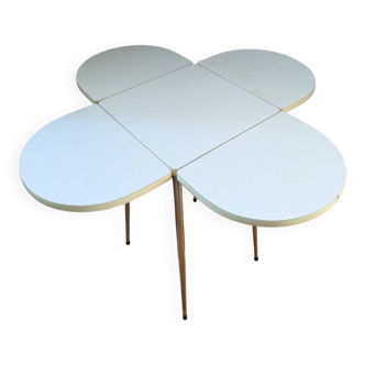 Vintage daisy table