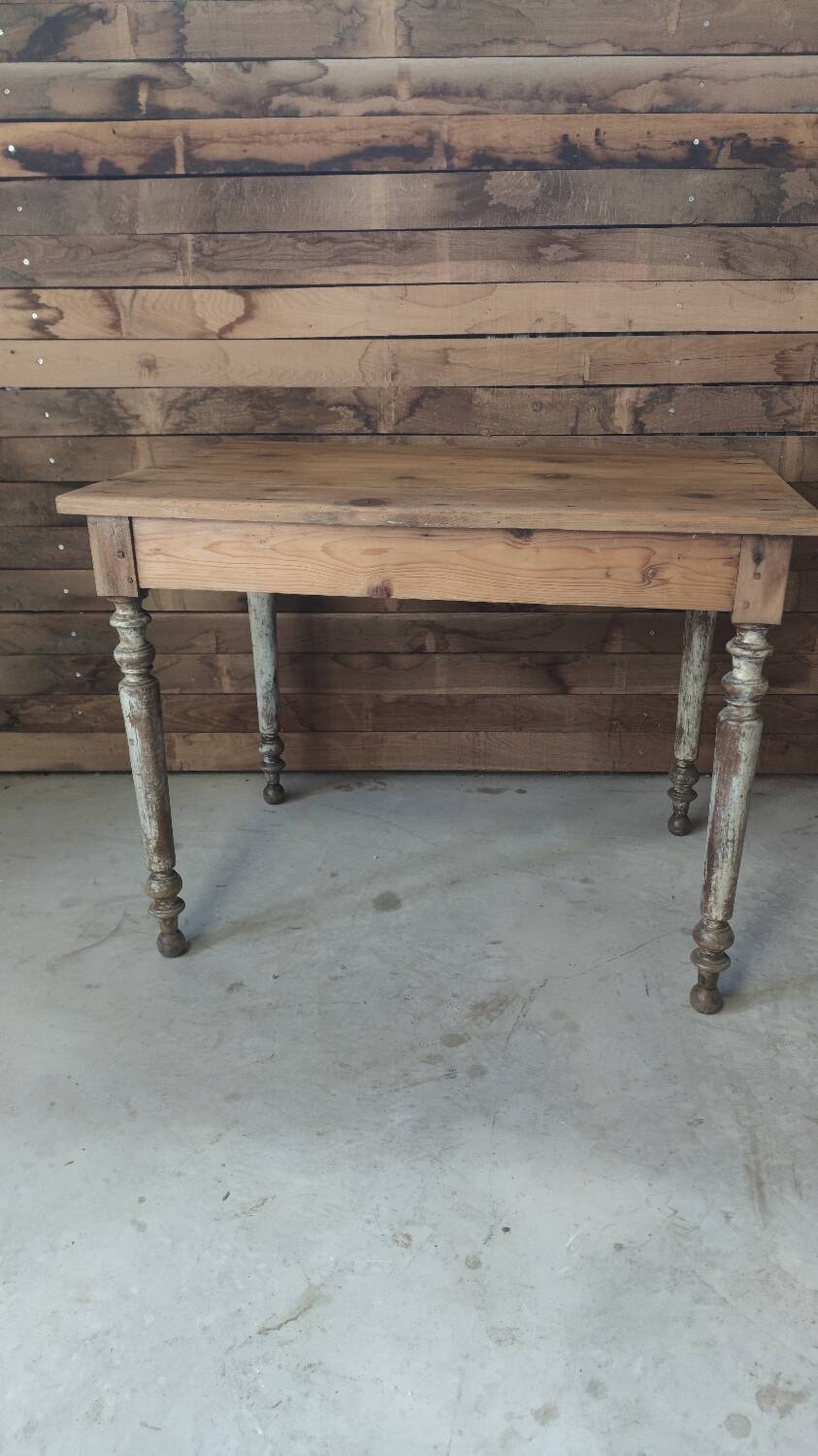 Small farm table with turned legs