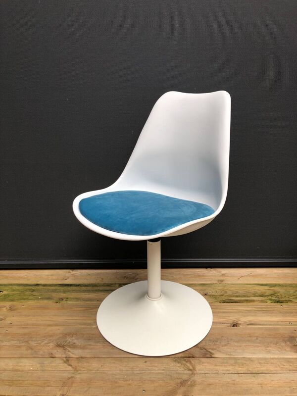 Chaise tulipe bleue