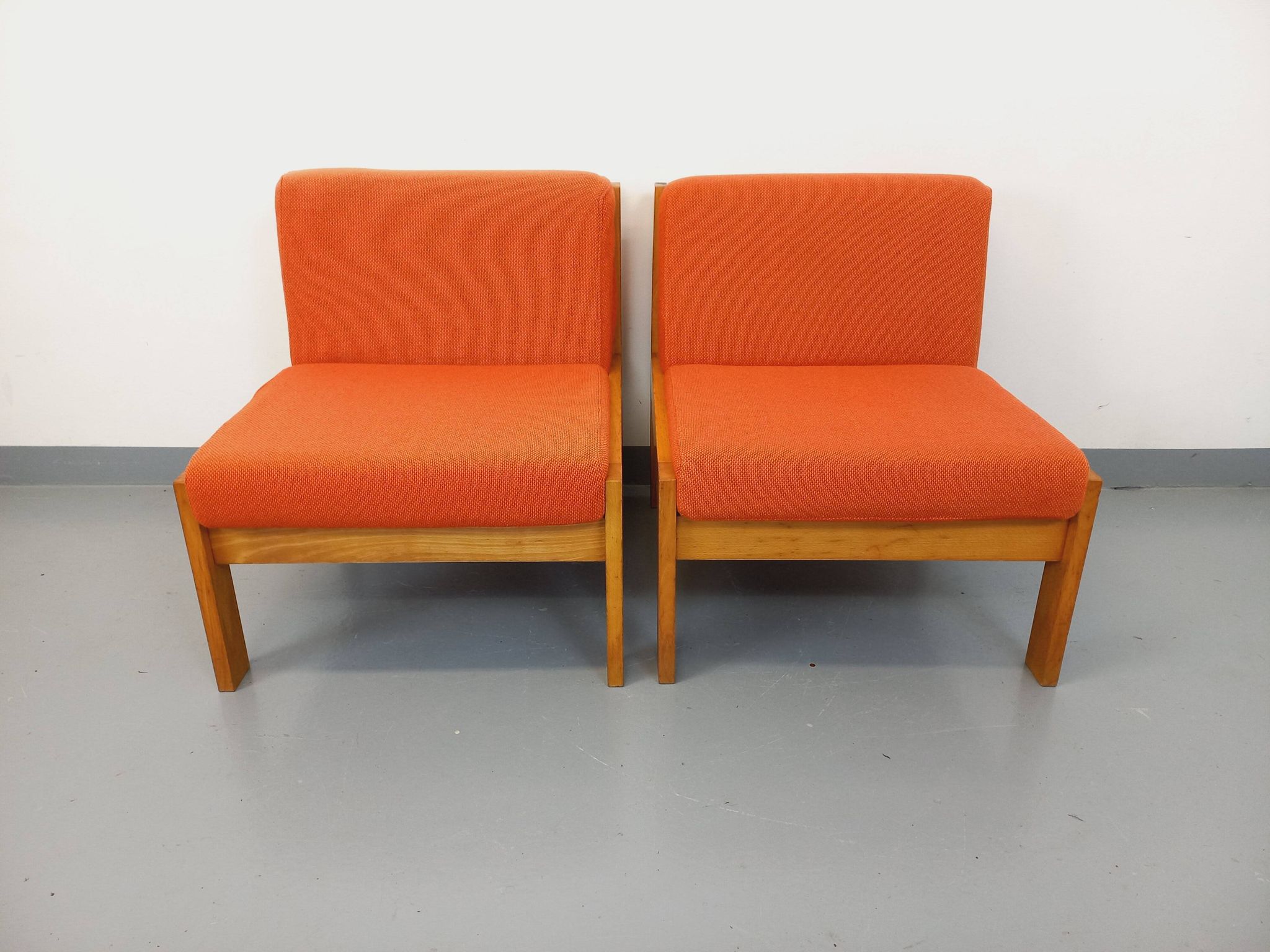 Set of 2 vintage Baumann armchairs in orange fabric and wood from the 80s