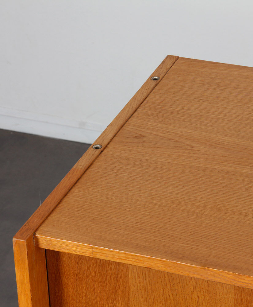 Oak veneer chest of drawers, U-452 by Jiri Jiroutek for Interier Praha, 1960