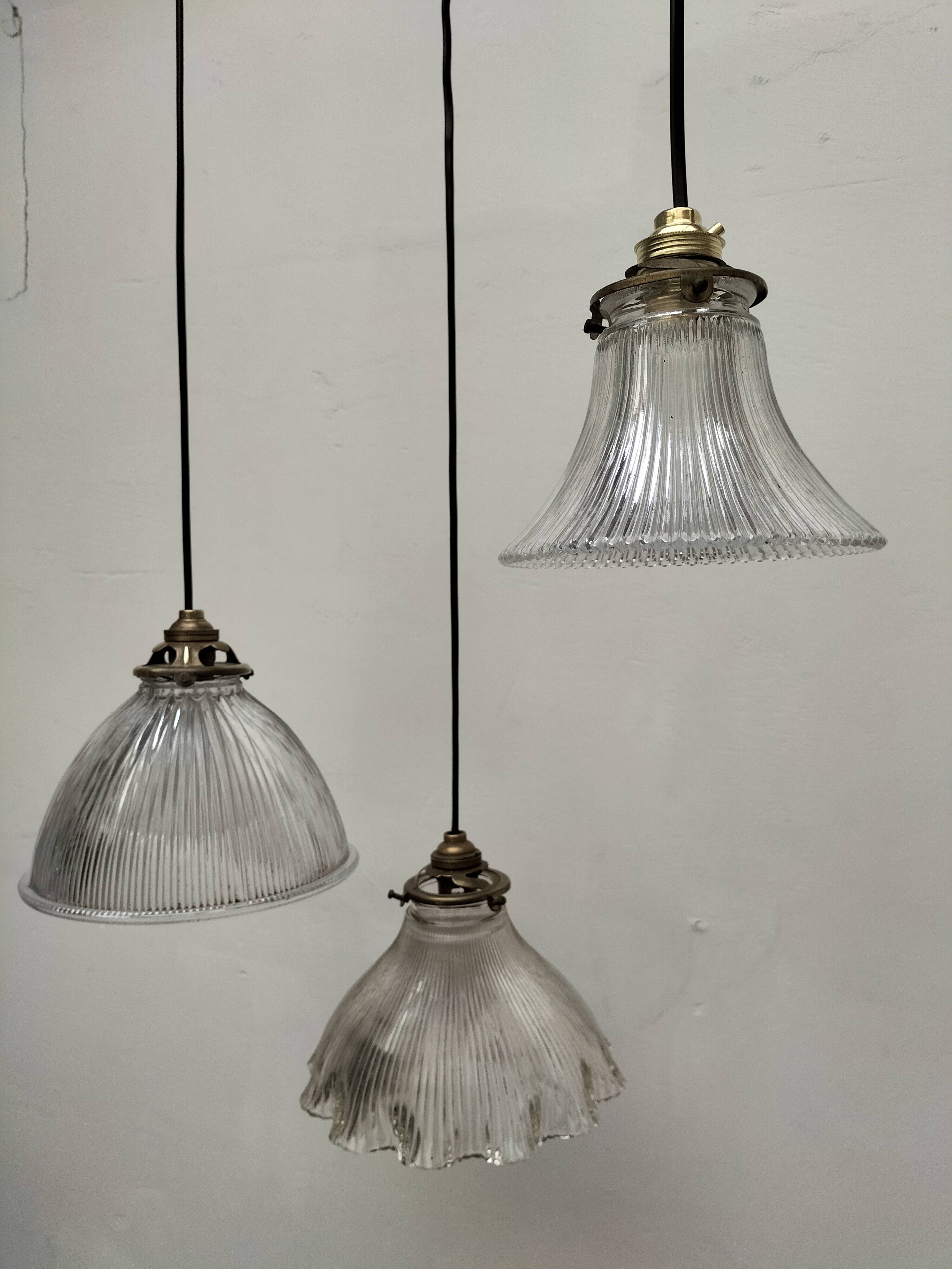 Holophane suspensions