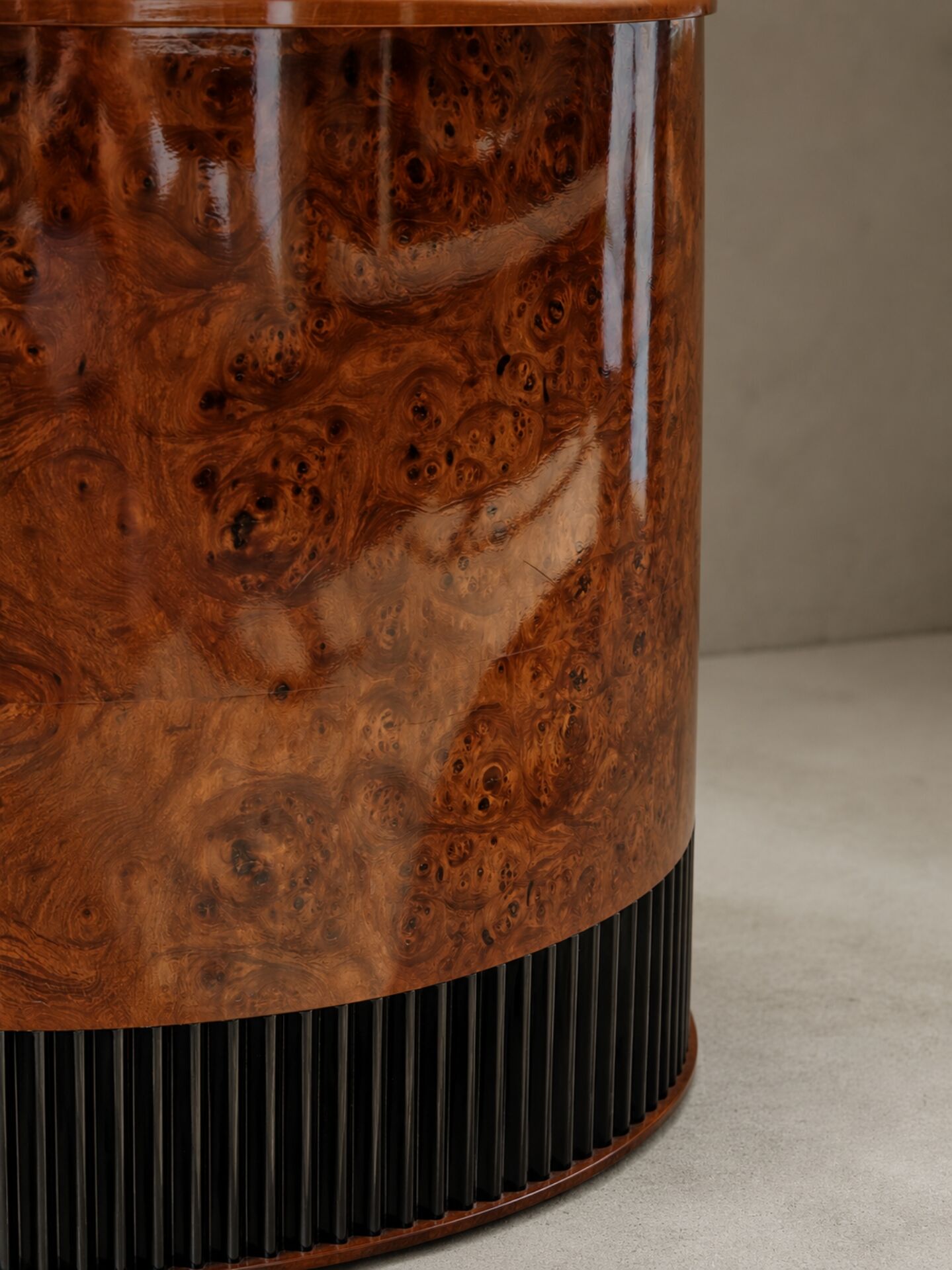 Table ronde vintage en loupe de bois