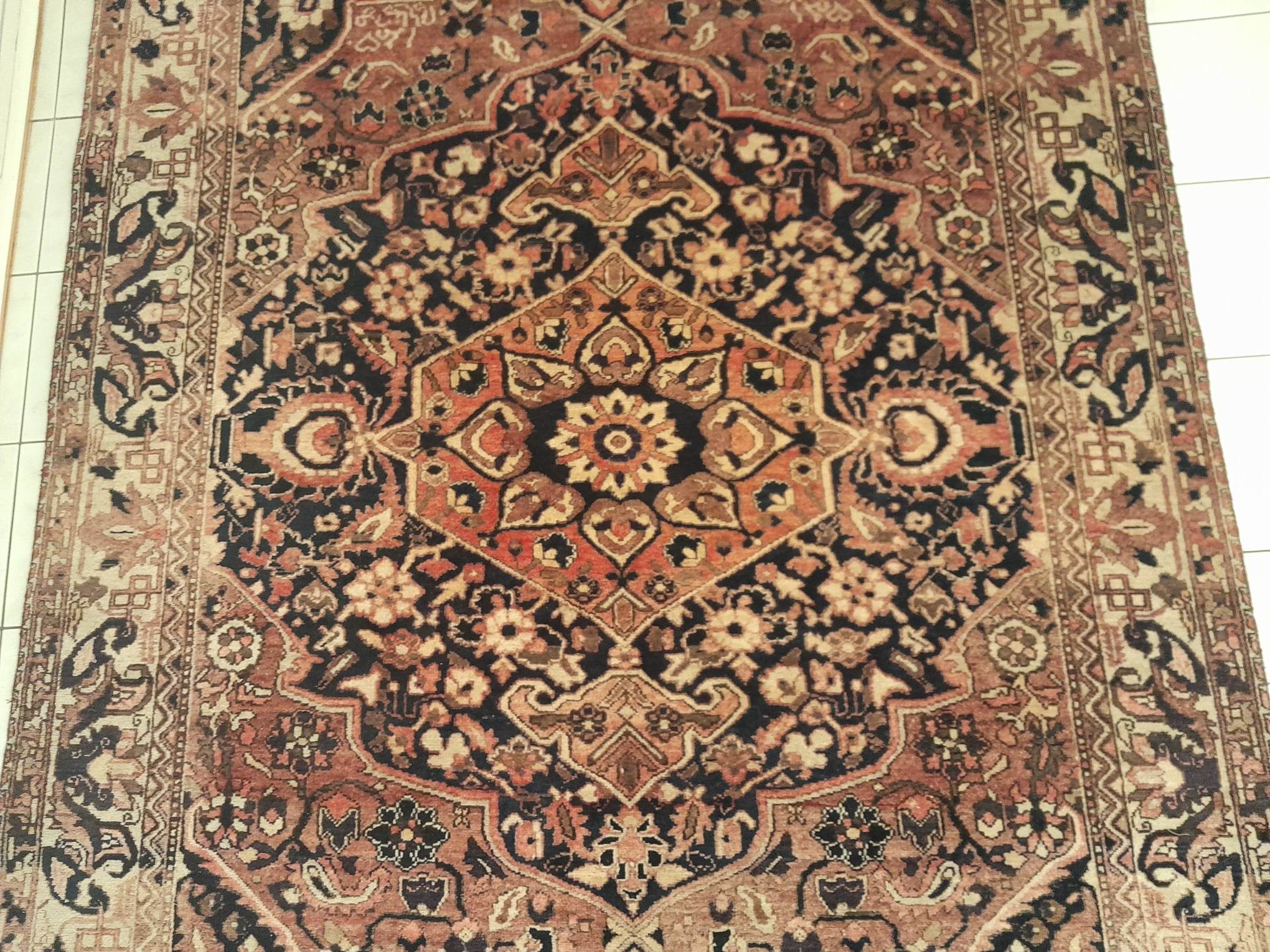 Handmade Persian Bachtiar rug 295x218cm