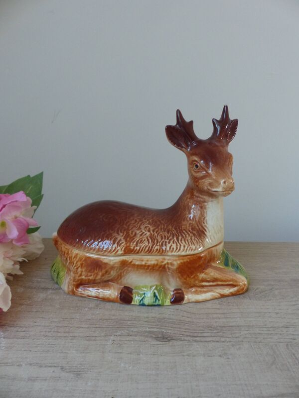 Plat à terrine vintage figurant un chevreuil