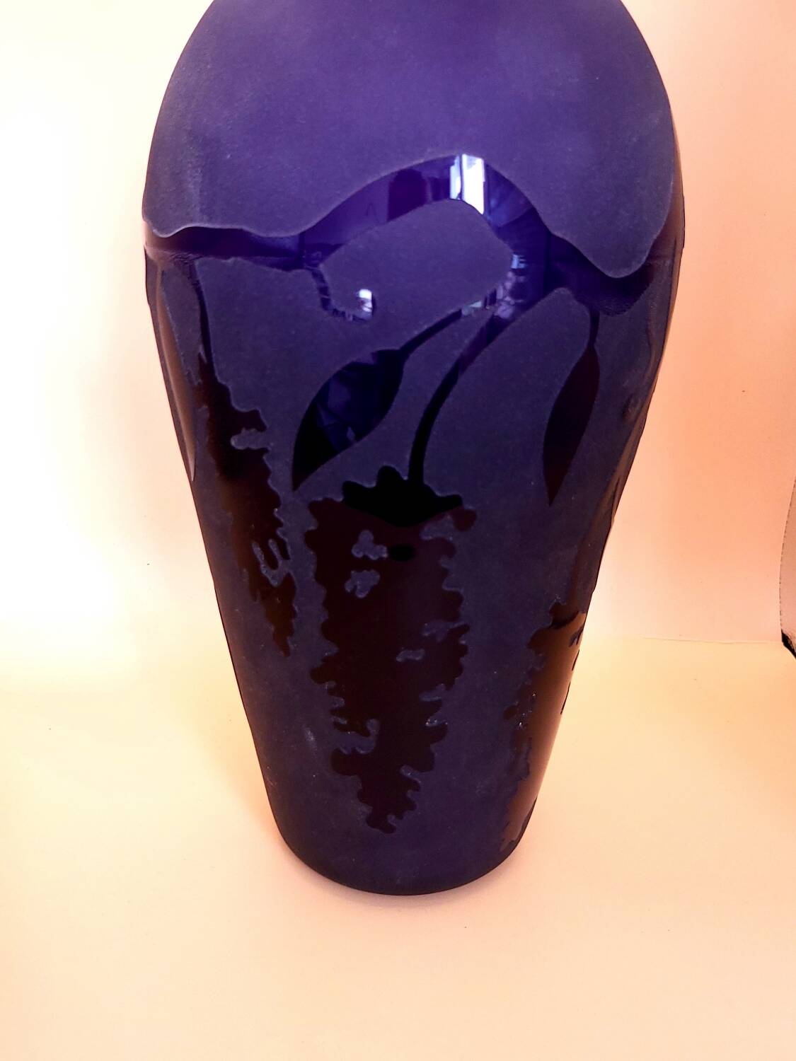 Vase d’art américain signé Kelsey Murphy – Pilgrim Glass –Cameo violet