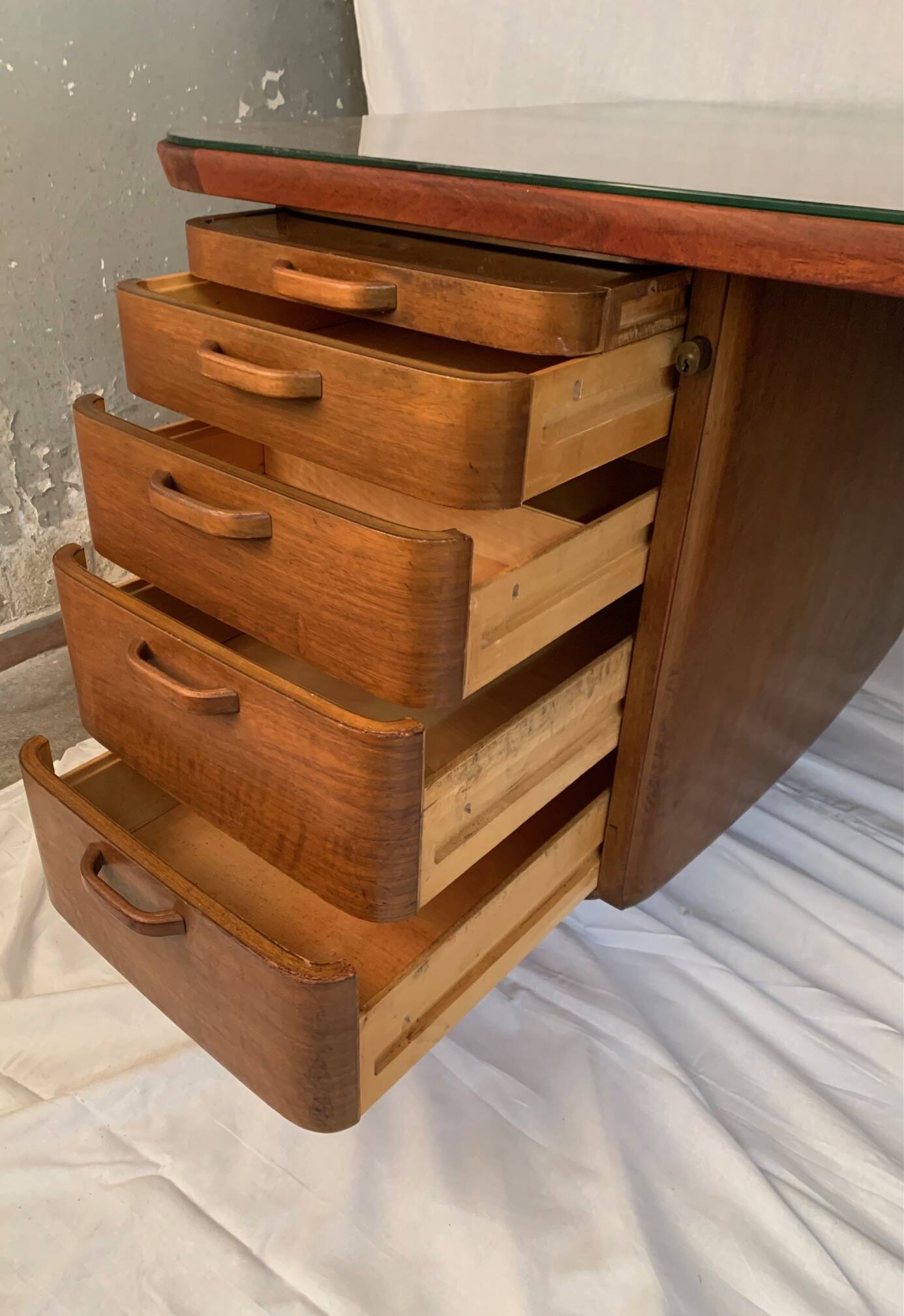 Desk designed by Gunnar Ericsson, Atvidaberg, Facit AB Buromöbel Zurich, Sweden, 1950s