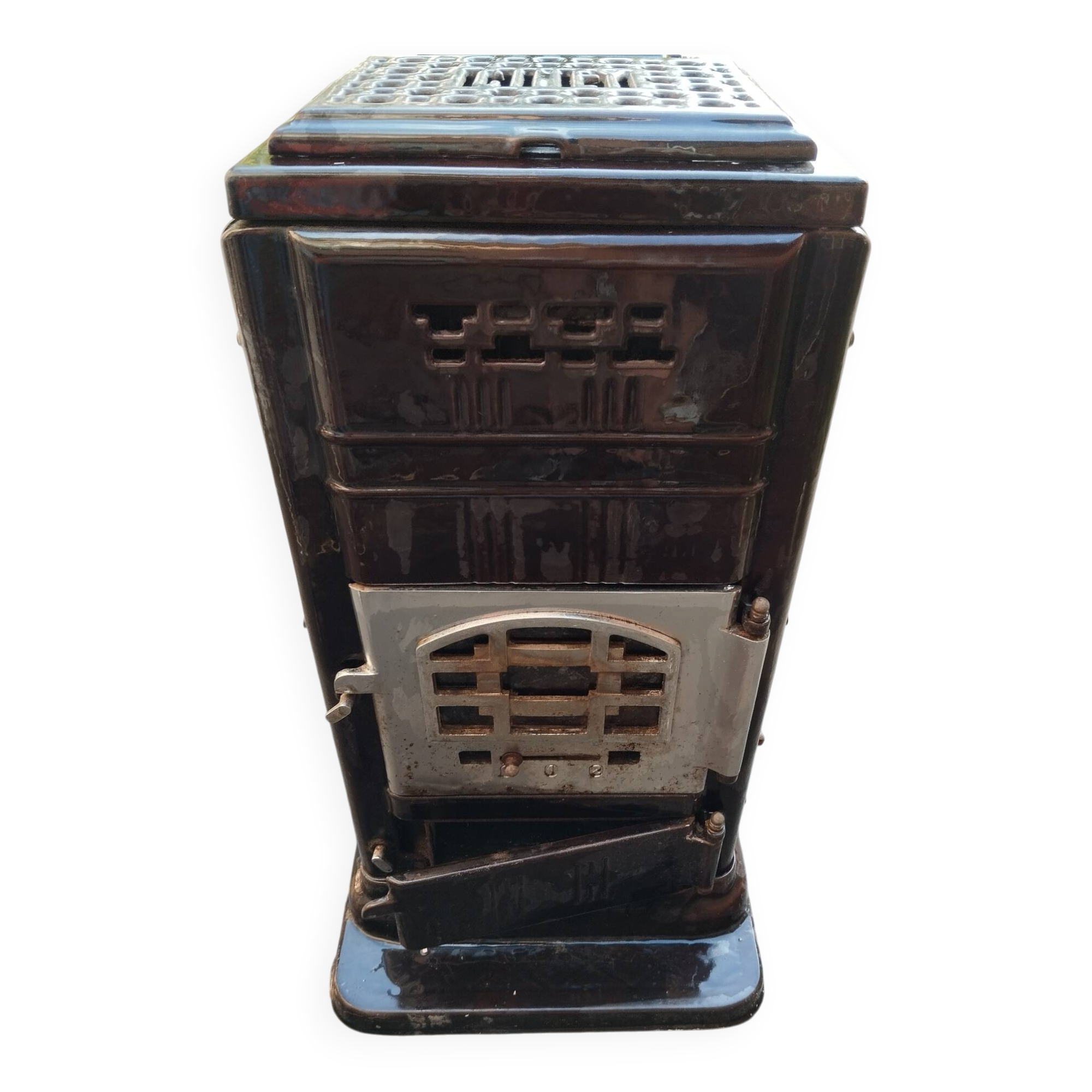 Old enamelled cast iron stove Ciney