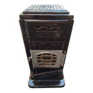 Old enamelled cast iron stove Ciney