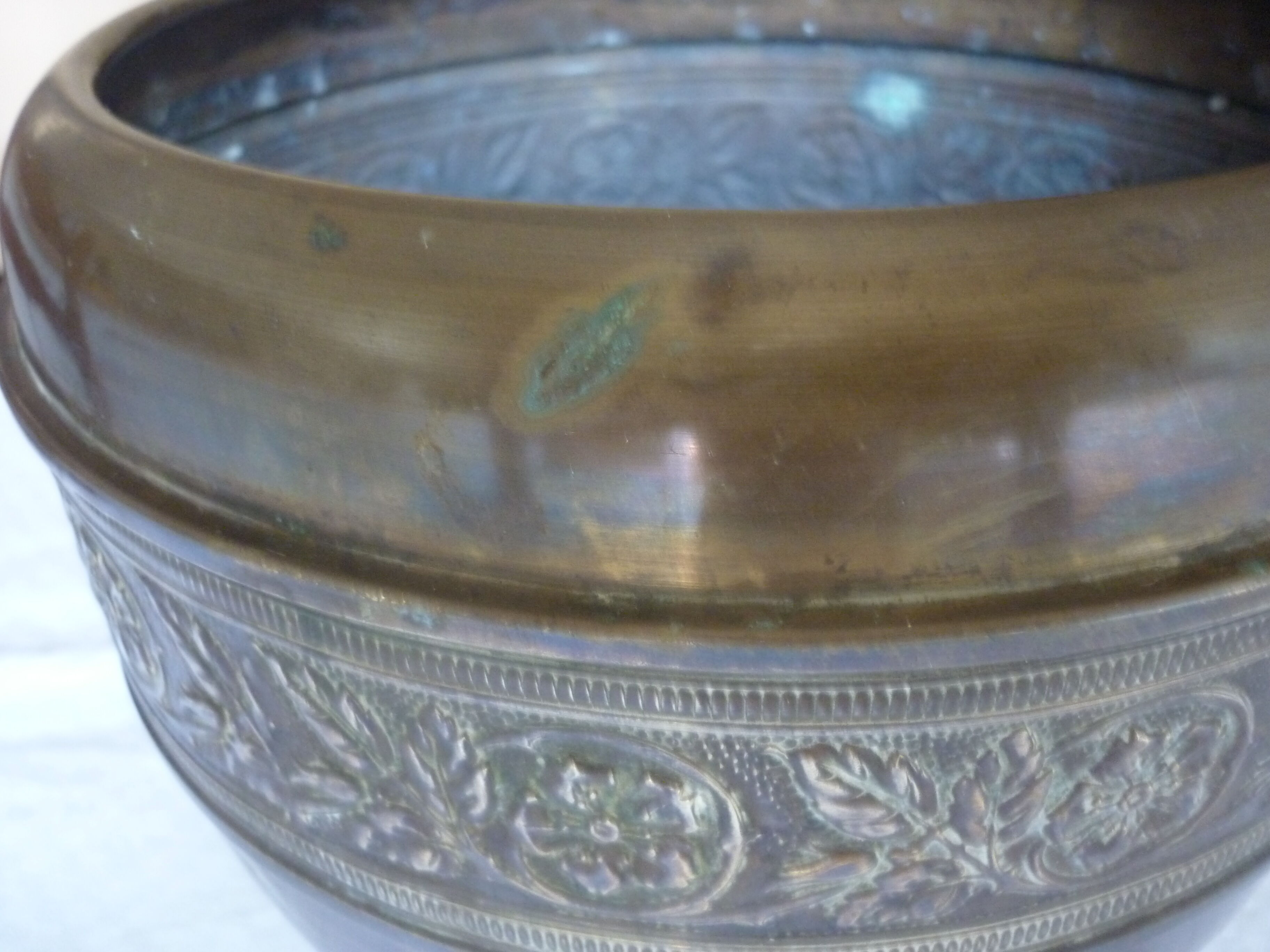 Cache pot brass floral décor